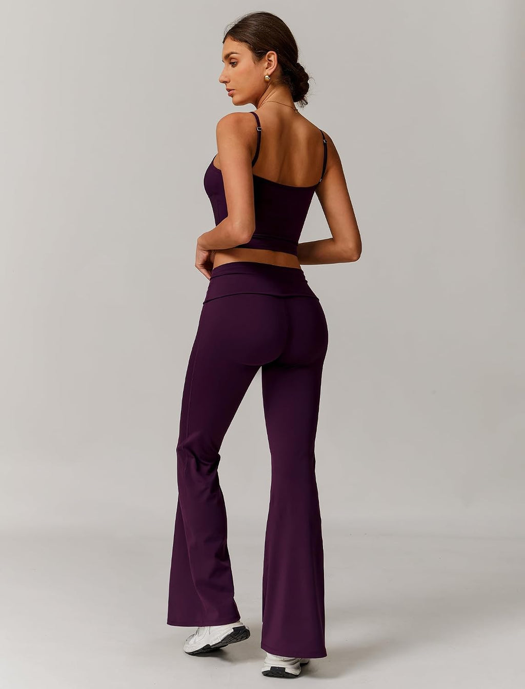 Women's 2-Piece Sports Set for Fitness: Spaghetti Straps Gym Set with Padded V-Neck Tank Top and Leggings - Summer Sportswear for Yoga, Pilates and Workout